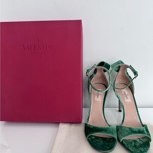 NIB Valentino Garavani Emerald Green Velvet Ankle-Strap Heels Size 38
